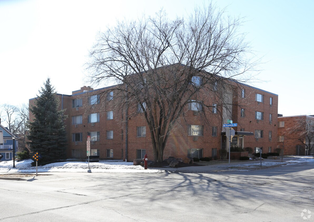 Foto principal - 2001 Bryant Ave S