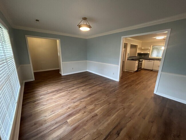 Building Photo - 4-Bedroom Gem Near Downtown Huntsville – N...