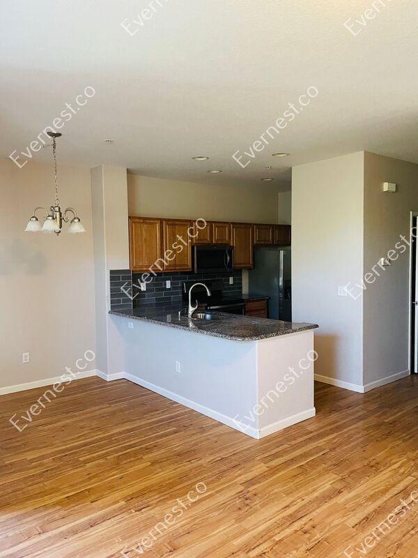 Building Photo - 2851 Kansas Dr