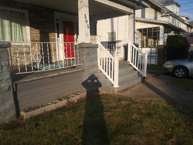 Building Photo - 505 E Winter Ave