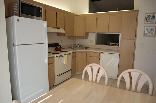 Foto del edificio - 1389 Pine Ridge Cir E