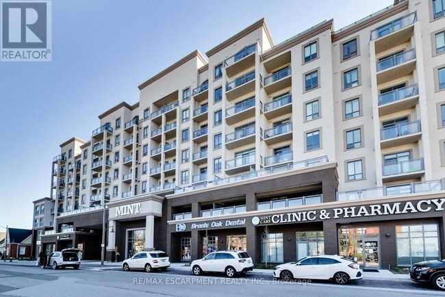 Photo du bâtiment - 2486 Old Bronte Rd