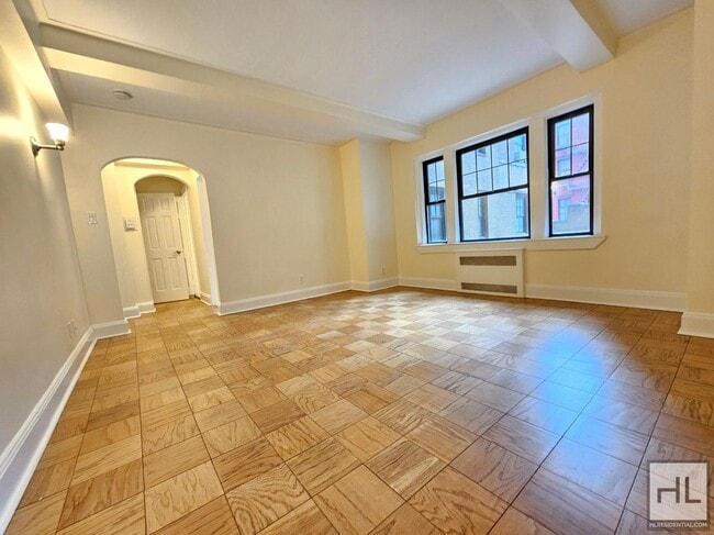 Building Photo - Studio Apartment in West Village | 2nd Flo...