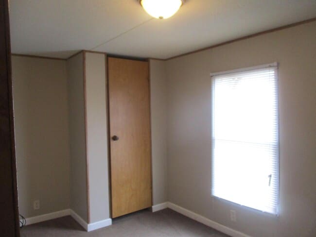 Building Photo - 511 Kayla St