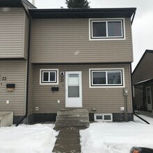 Building Photo - 96 Holmes St