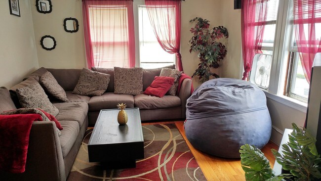 Building Photo - 13 Auburn St