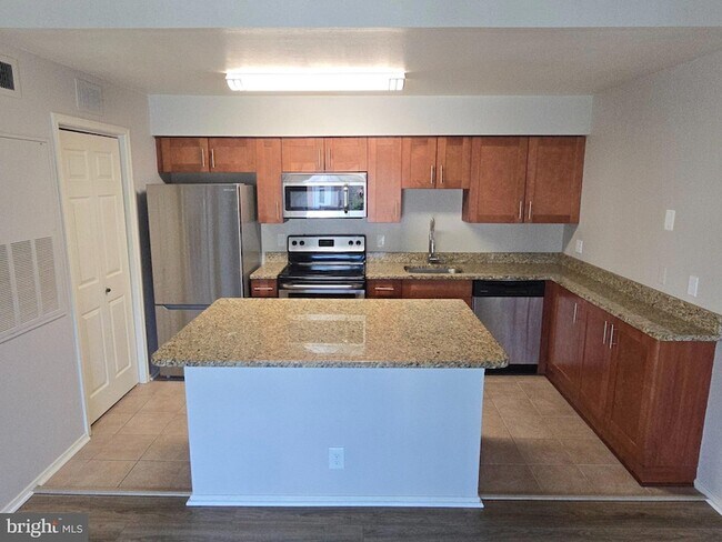 Foto del edificio - 3306 Wyndham Cir