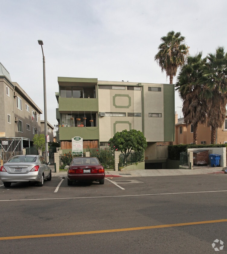 Building Photo - 1830 N Kingsley Dr