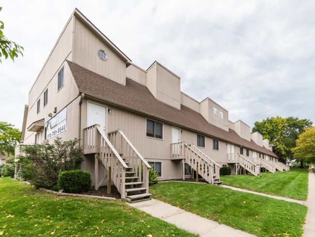 Building Photo - 820 Edgebrook Dr