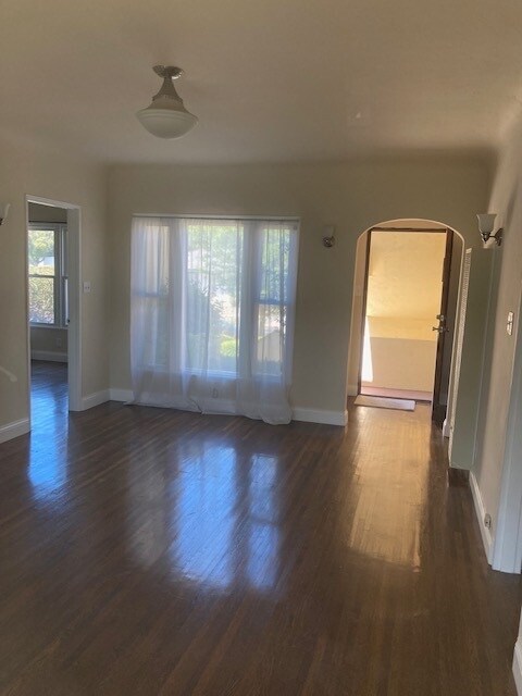 Living room - 928 S Walker Ave