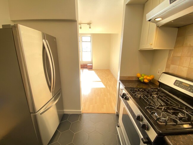 Building Photo - Advent - Low Deposit Condo W/ Washer Dryer...