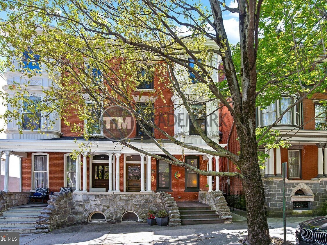 Primary Photo - 662 W Chestnut St