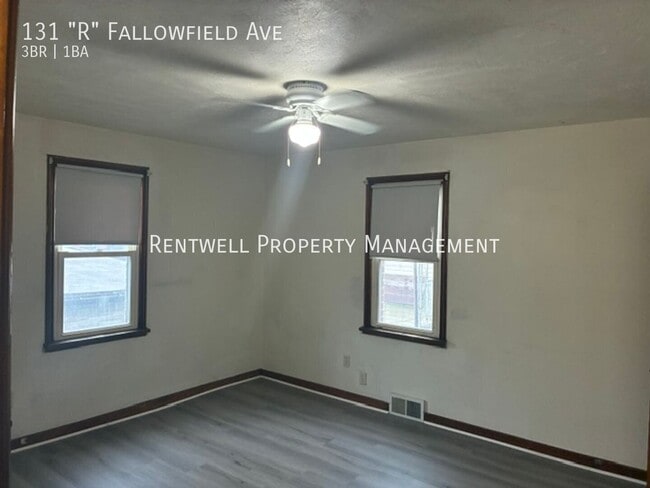 Foto del edificio - 131 Fallowfield Ave