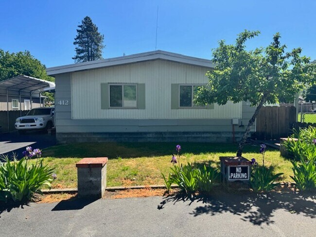 Foto del edificio - RARE FIND AVAILABLE NOW HOME IN ROGUE RIVER