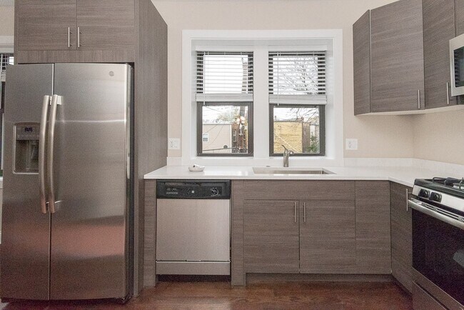 Foto del edificio - 2228 N Sawyer Ave