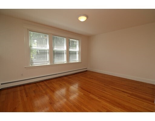 Foto del edificio - 30 Upland Rd