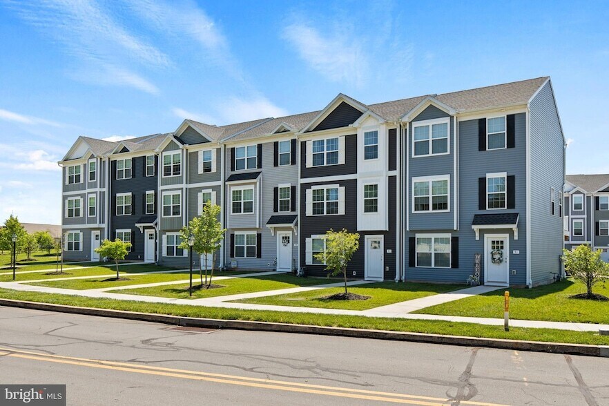 Foto principal - 1201 Walnut Bottom Rd