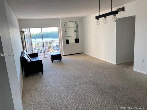 Building Photo - 400 Kings Point Dr