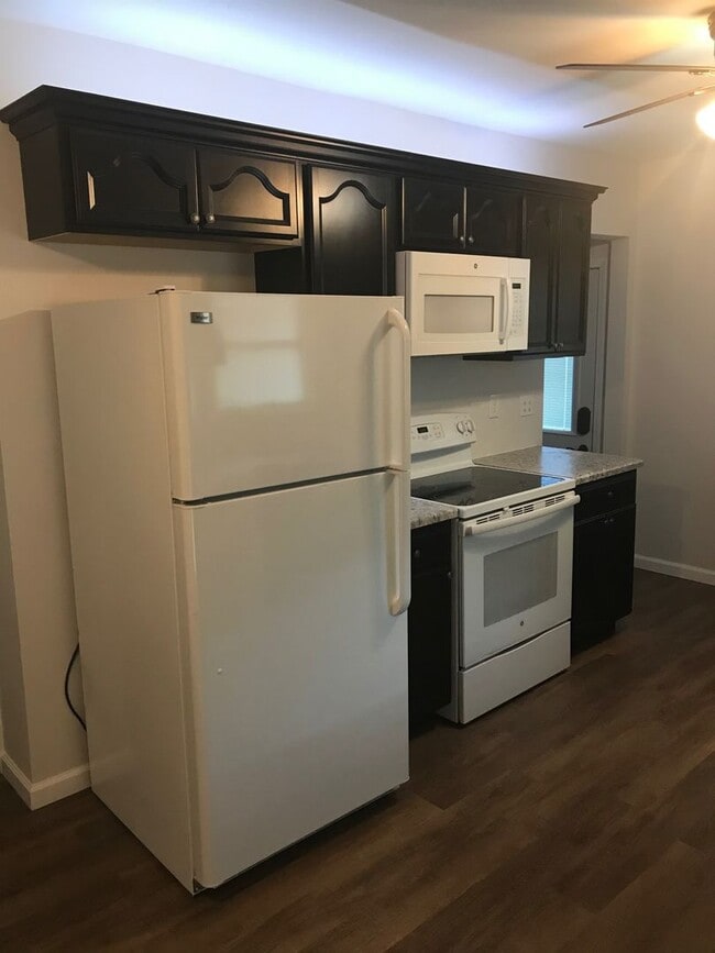 Foto del edificio - 2 Bedroom, 2 Bath Single Family Home in Cl...