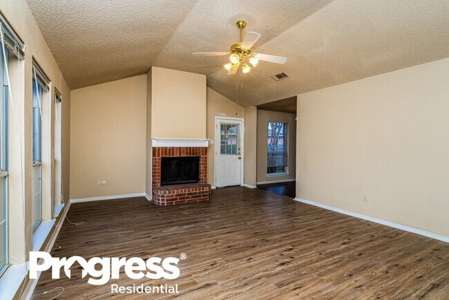 Foto del edificio - 1157 Lake Bluff Dr