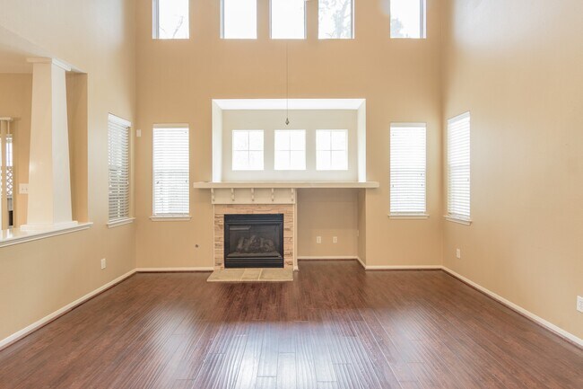 Building Photo - 57 Scarlet Woods Ct