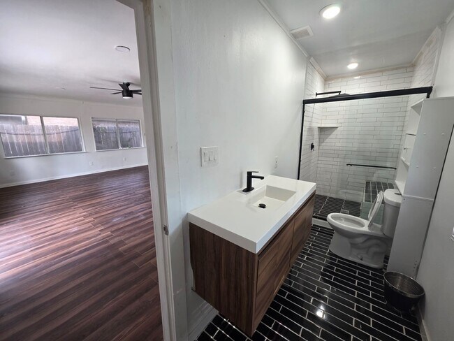 Foto del edificio - 13830 Burgoyne Rd