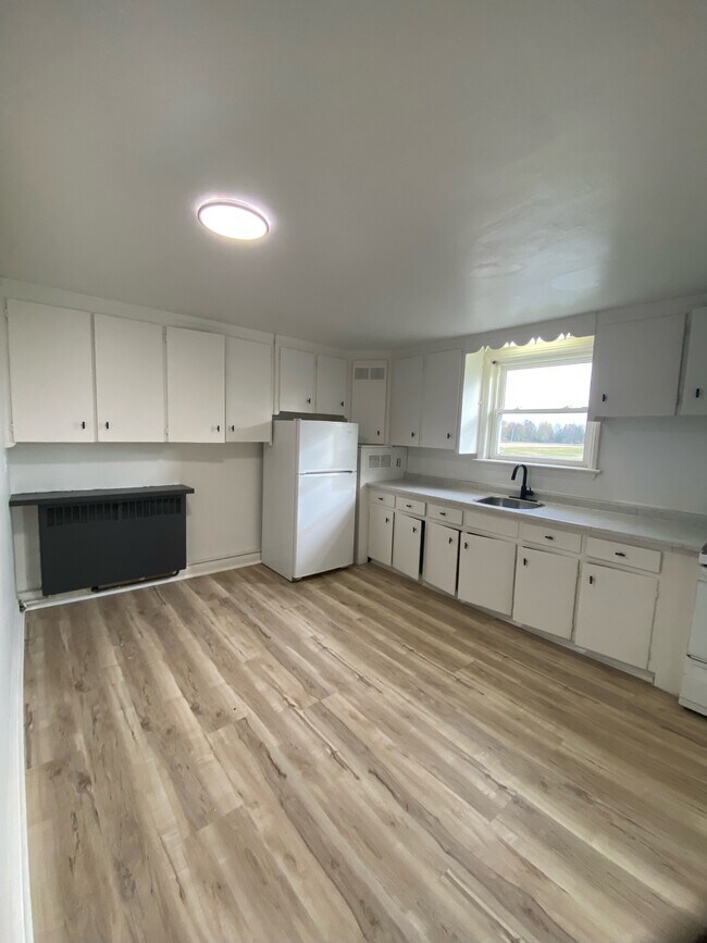 Building Photo - 1742 Confederation Line