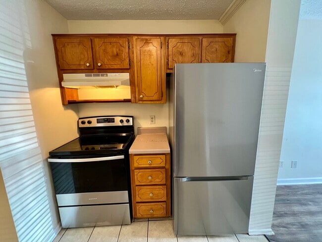 Building Photo - *Upgraded Unit* 1 Bed, 1  Bath Apartment -...