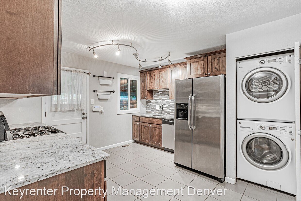Foto principal - 2 br, 1 bath House - 2525 South Linley Court
