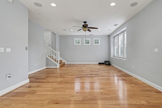 Foto del edificio - 568 Selby Lane