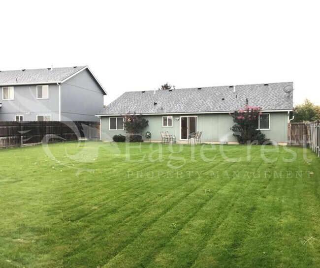 Foto del edificio - Three Bedroom, Two Bathroom House Located Near WWCC