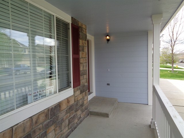 Building Photo - 624 Pitkin Way