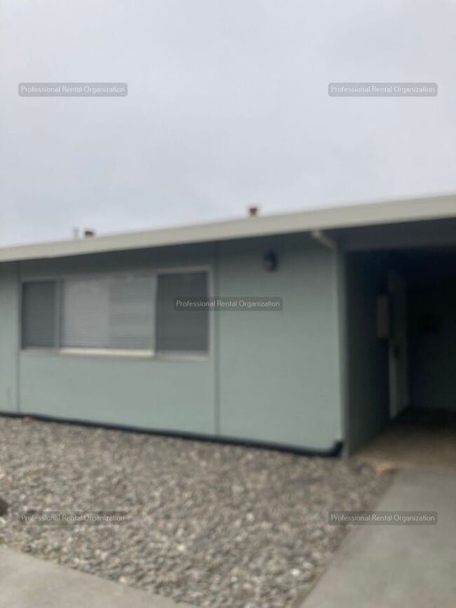 Building Photo - Location, Charm and comfort