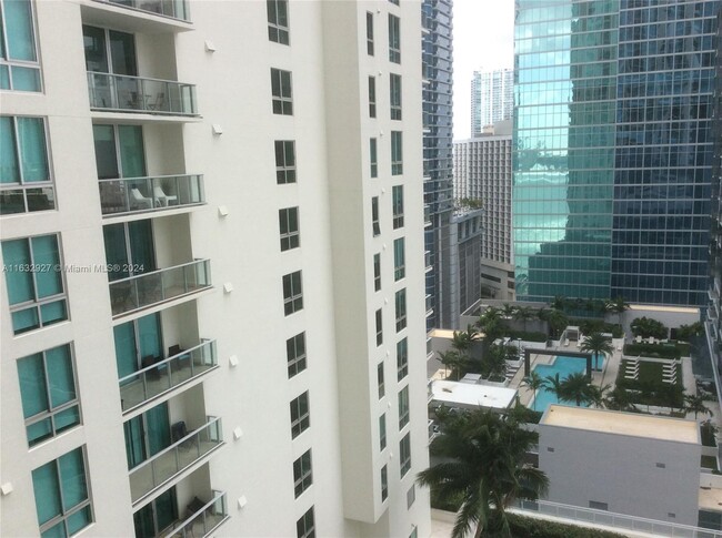 Foto del edificio - 300 S Biscayne Blvd