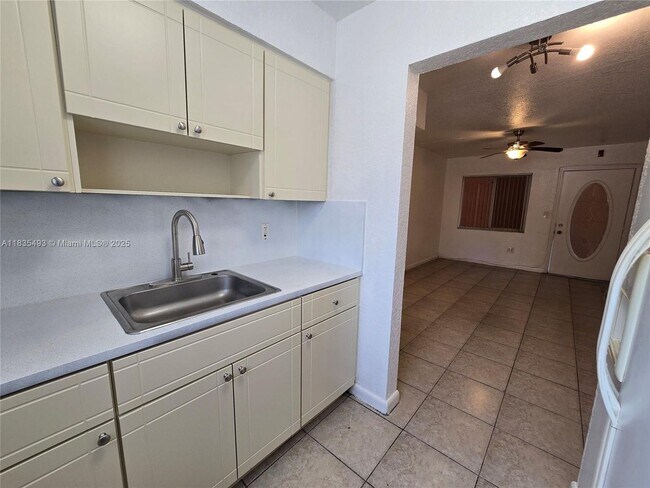 Foto del edificio - 2330 NW 11th St