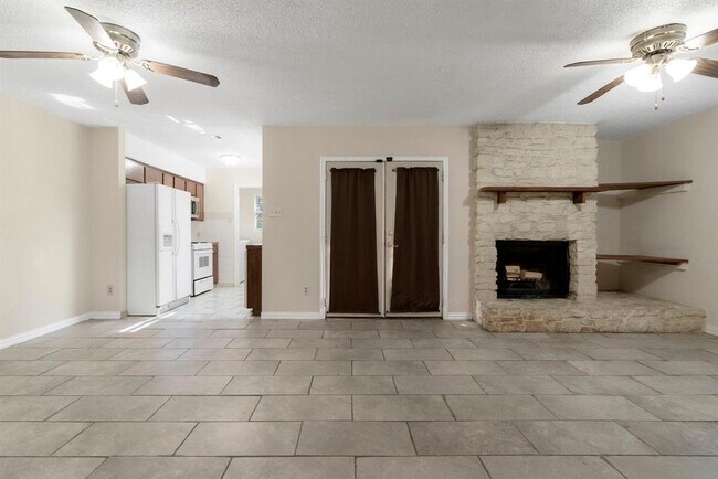 Foto del edificio - 7703 Peaceful Hill Ln