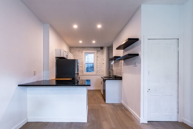 Photo - Urban Elegance in the Heart of the South Side House