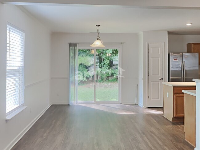 Foto del edificio - 3709 Pinkham Way