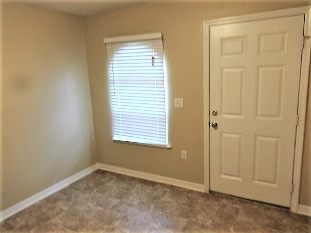 Foto del edificio - 6686 Gentle Oaks Dr E