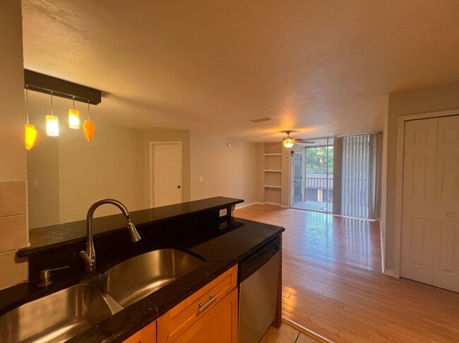 Building Photo - 7524 Seurat St