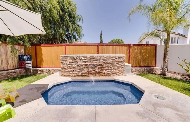 Building Photo - Lovely Temecula Home! Utilities paid!  Ava...