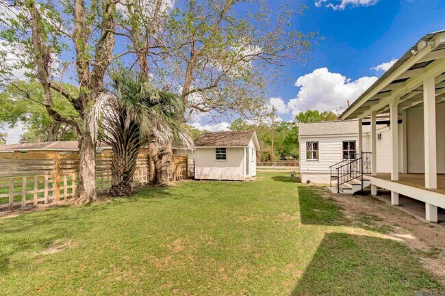 Foto del edificio - 222 E Sanders St