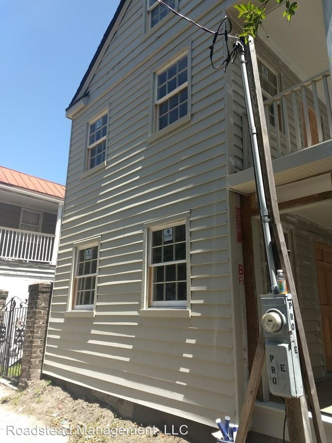 Building Photo - 58 America St