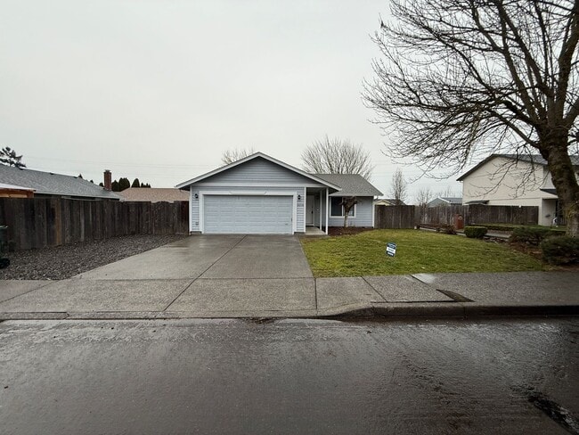 Updated, ITs a must see........ 3 bedroom, 2 bath - Village on the Ridge Phase 2 subdivision - Updated, ITs a must see........ 3 bedroom, 2 bath - Village on the Ridge Phase 2 subdivision House