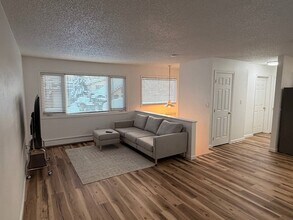 Building Photo - 2000 Blueberry St