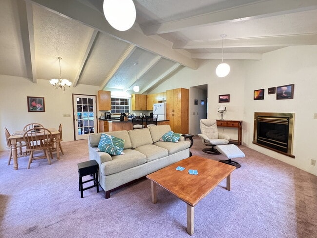 Building Photo - Available Now!  2bd/2.5ba Fully Furnished ...