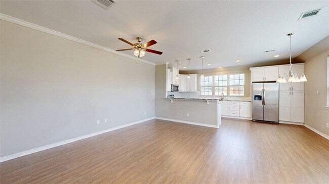 Foto del edificio - 2019 Harvey Mitchell Pkwy S