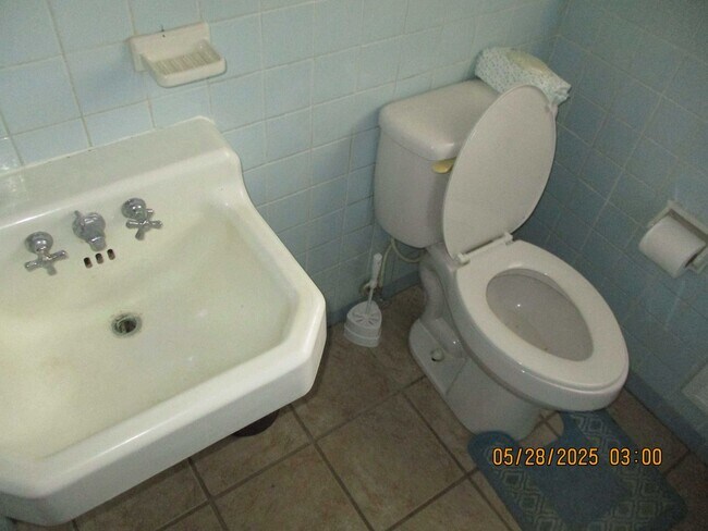 Foto del edificio - 1205 Whispering Pines Rd