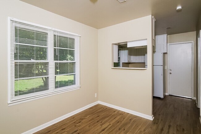 Building Photo - Adorable 3 Bedroom in Huntsville