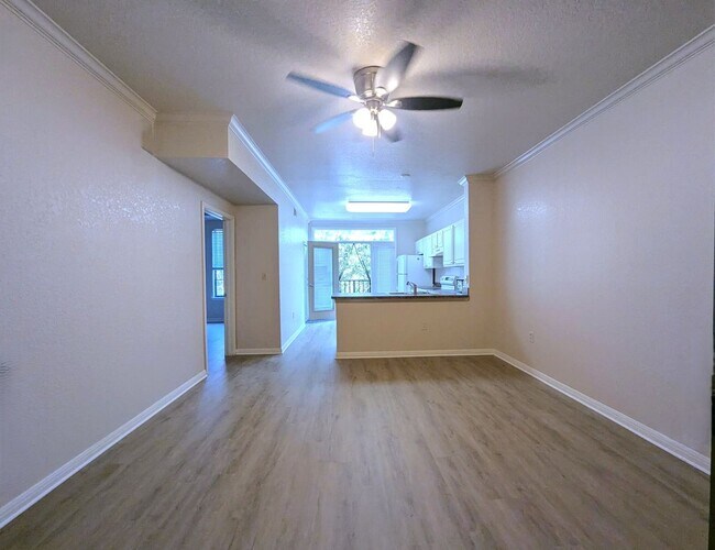 Foto del edificio - 1x1 New flooring, stove, washer/dryer. Inc...